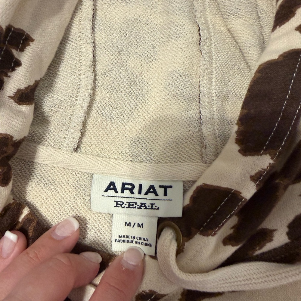 Women’s size medium Ariat cowhide hoodie. Only worn once or twice. Perfect Cond. - Picture 3 of 3